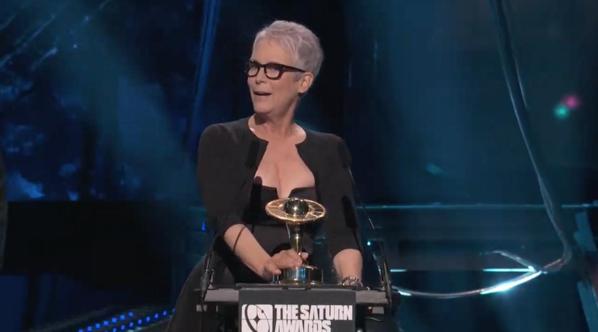 Jamie Lee Curtis Wins Best Actress For Halloween 2018 At The Saturn Awards Halloweenmovies 
